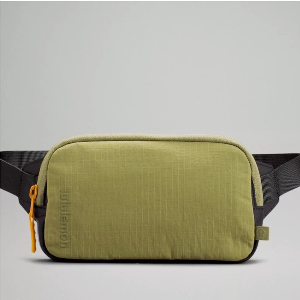 Lululemon Mini Belt Bag 0.7L - Bronze Green / Black 🖤